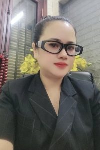 Phía sau đứa trẻ tuổi dạy thì