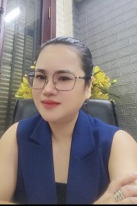 Phía sau đứa trẻ nhút nhát